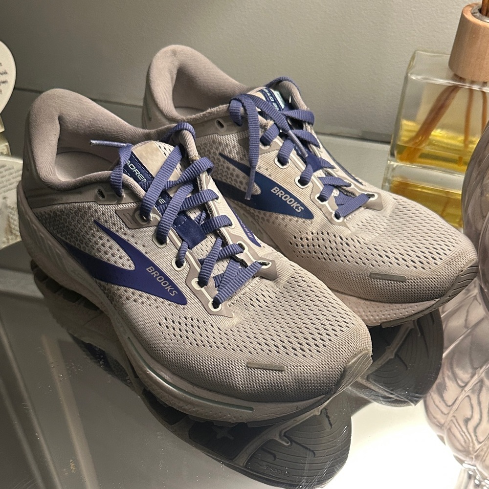 Brooks Women’s Light Gray & Blue/Purple Adrenaline GTS Running Sneakers- 9
